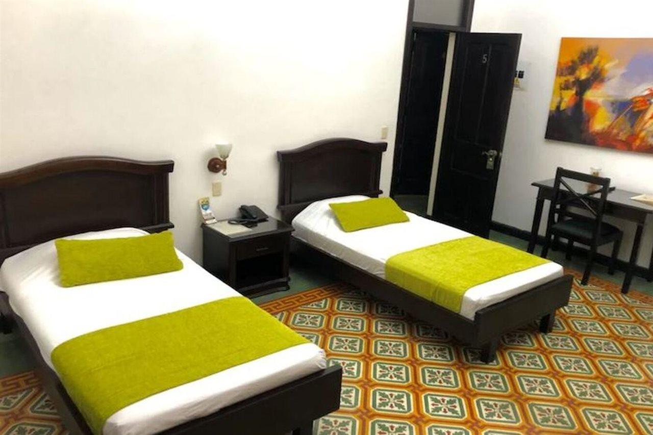 Casa Escobar Buga Hotel Екстериор снимка