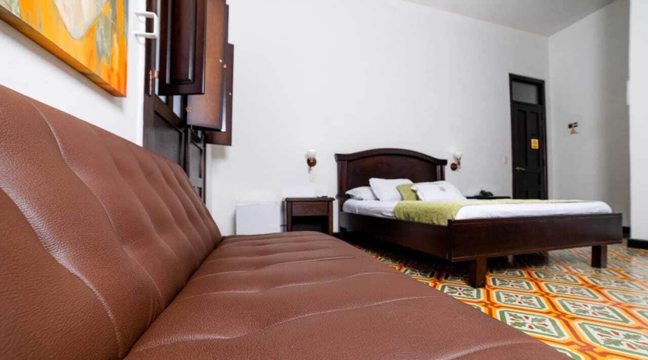 Casa Escobar Buga Hotel Екстериор снимка