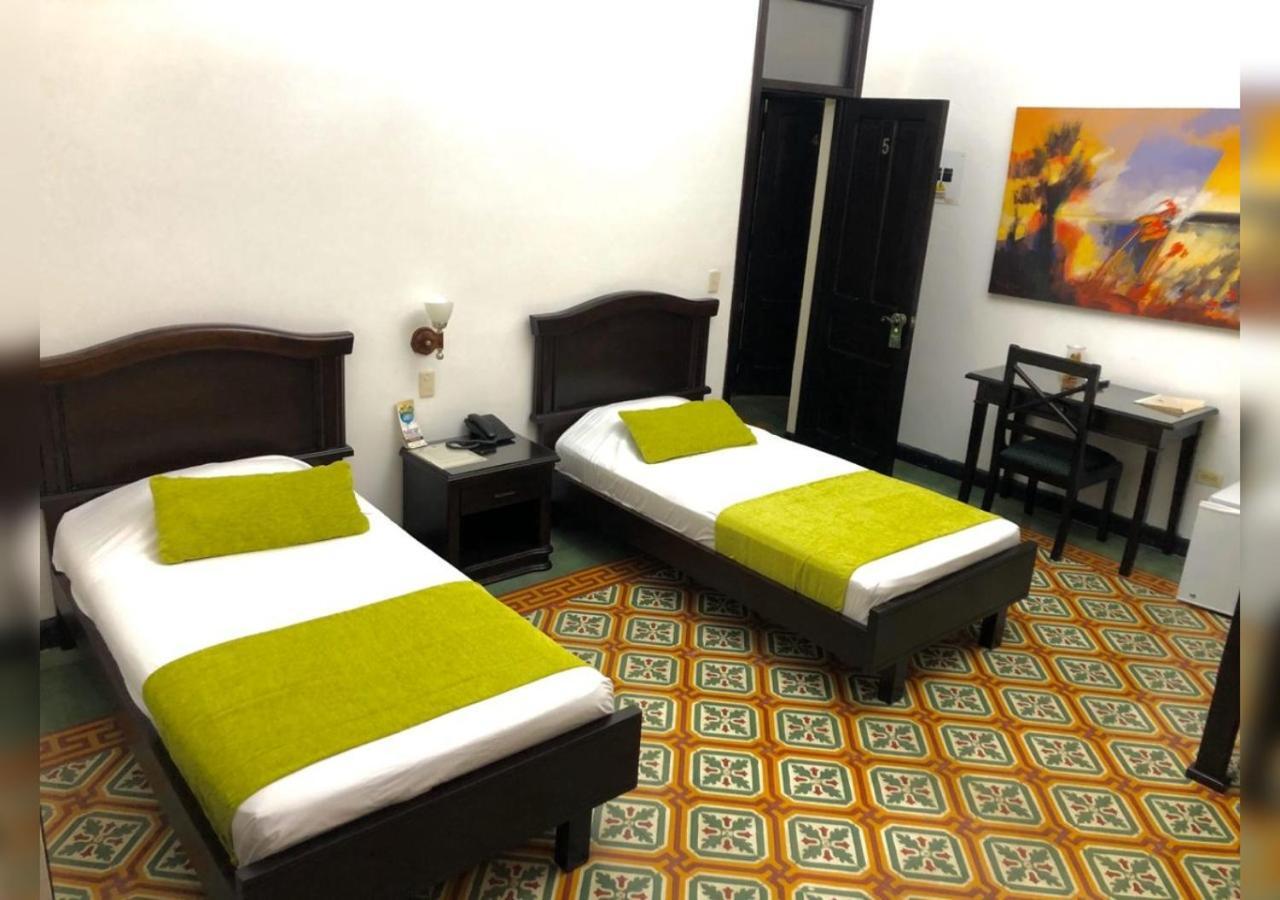 Casa Escobar Buga Hotel Екстериор снимка