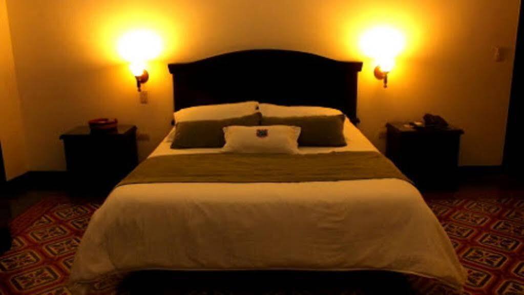 Casa Escobar Buga Hotel Екстериор снимка